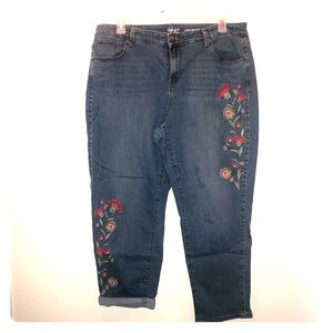 Cute embroidered boyfriend jeans